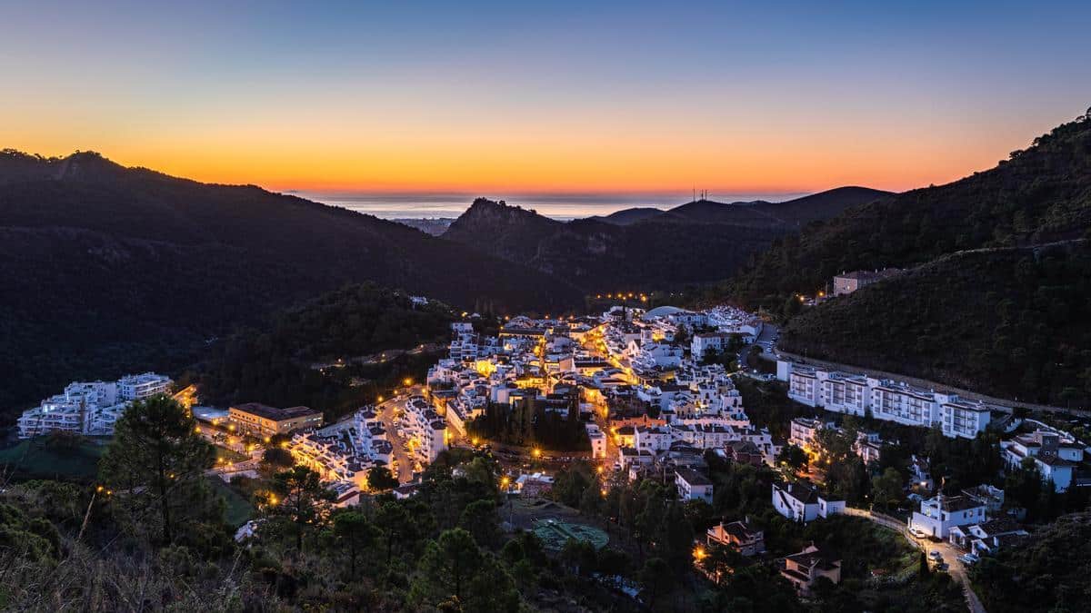 Foto van Benahavis vanuit de bergen